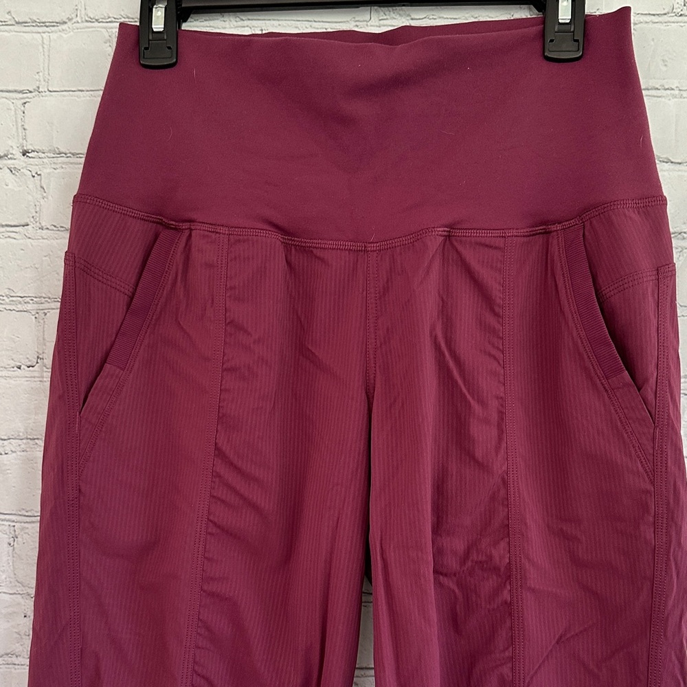 Lululemon Cropped Jogger Pants in Deep Berry size 8 - Picture 2 of 11